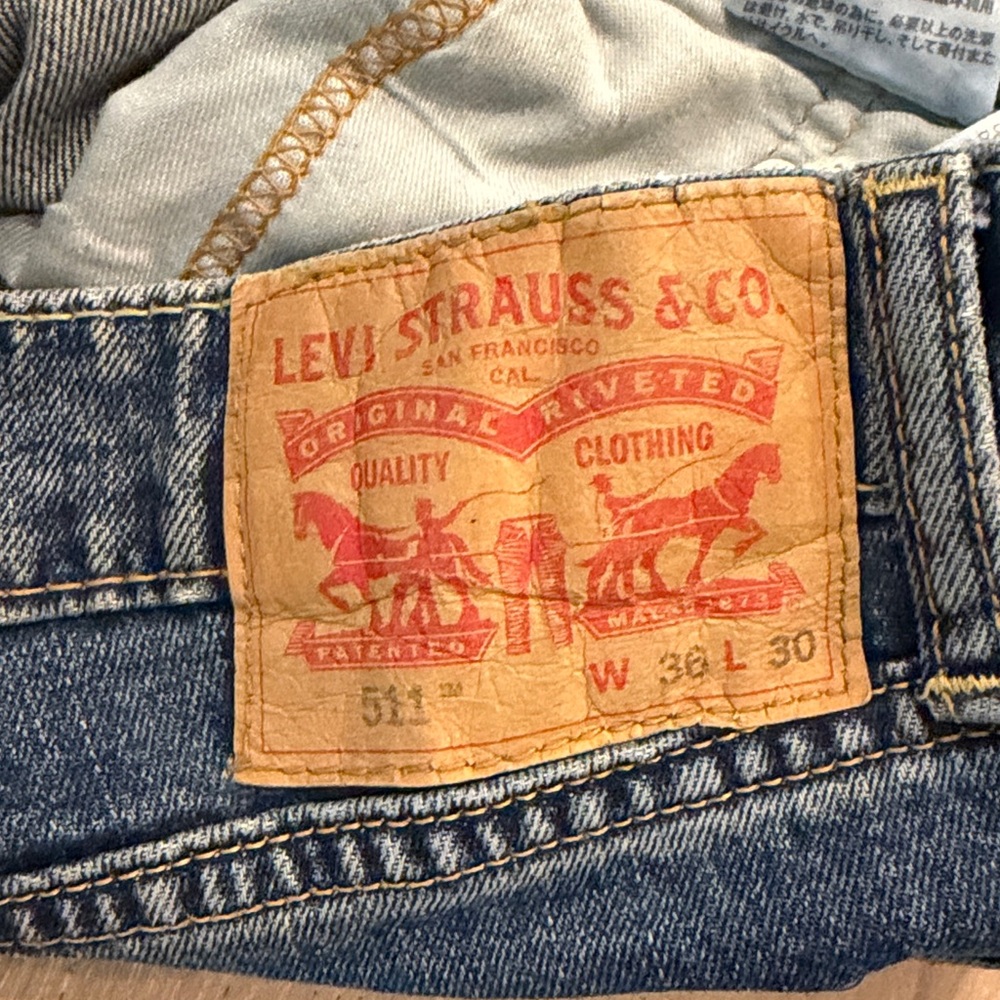 Levi's Men's Classic Indigo Straight Jeans - Picture 3 of 5